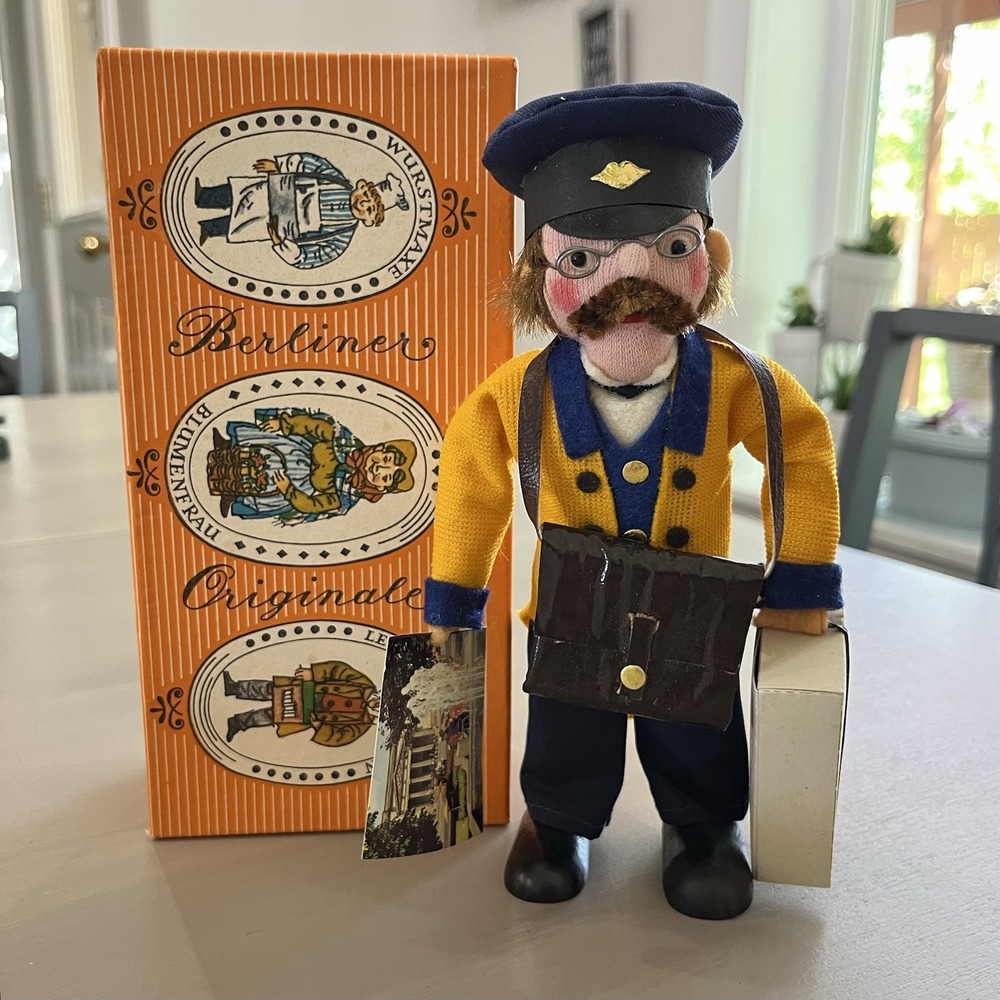 Souvenir Aus Berlin Hauptstadt DER DDR Kopenick Postman Mailman Cloth Doll VTG